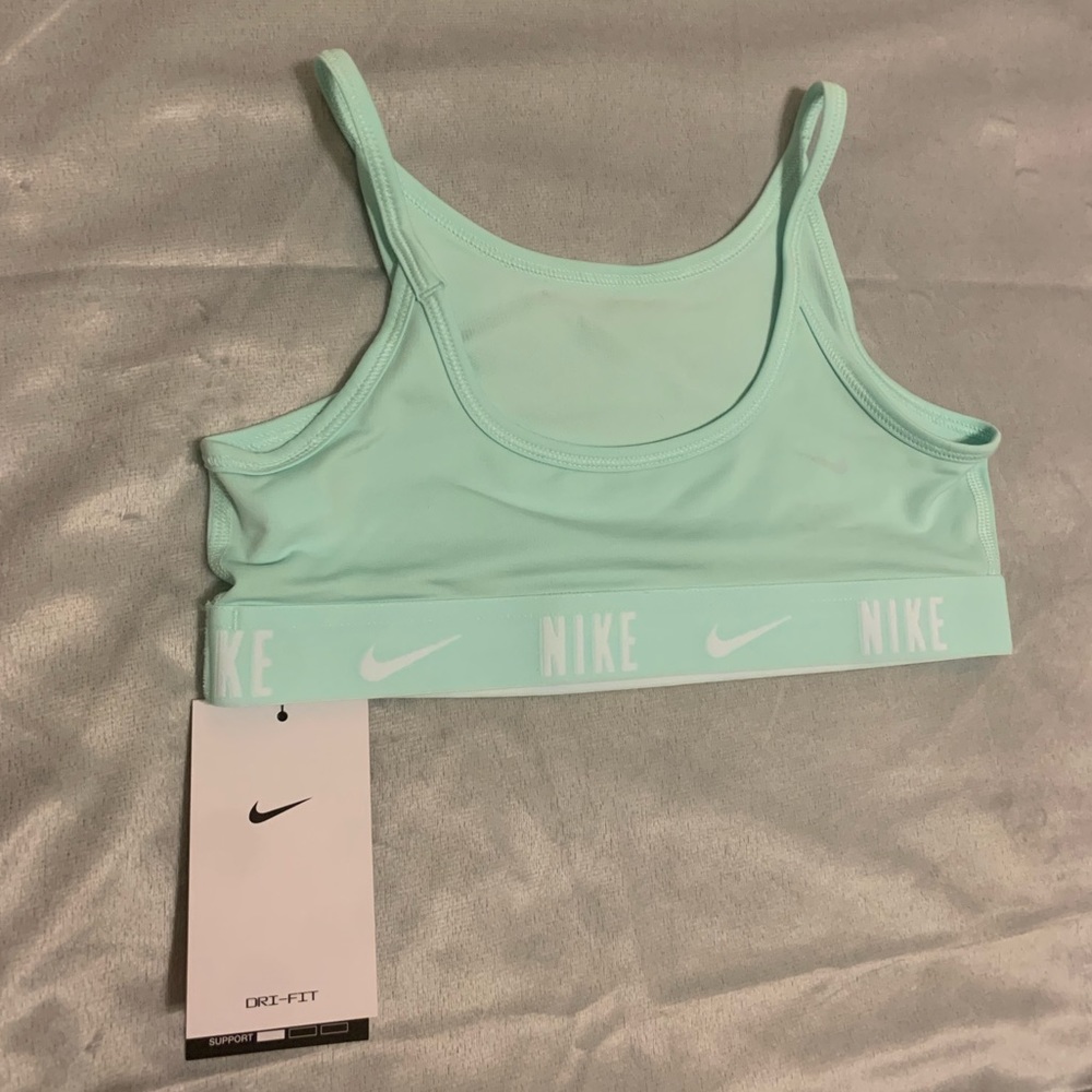 Nike girls dry fit training bra, size Small Color, lime, green🚨💥😘💎🥰✨🧘🏼‍♀️🤾🏼‍♀️🧘🏼